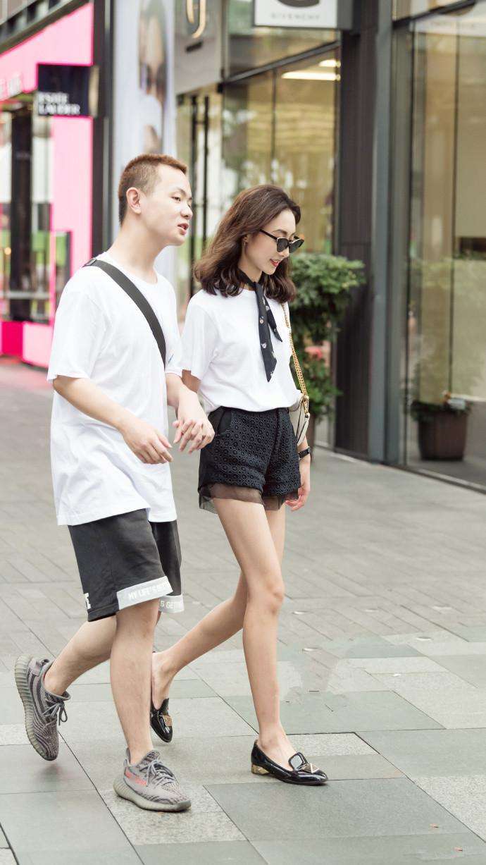 成都街拍, 风景虽好人更美, 美女穿搭休闲窈窕身材更引人注目欣赏