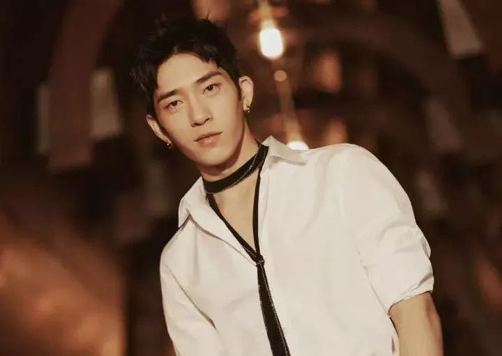 薛之谦晒娃、井柏然怼粉、千玺军训、薛之谦晒娃、马思纯介意、佘