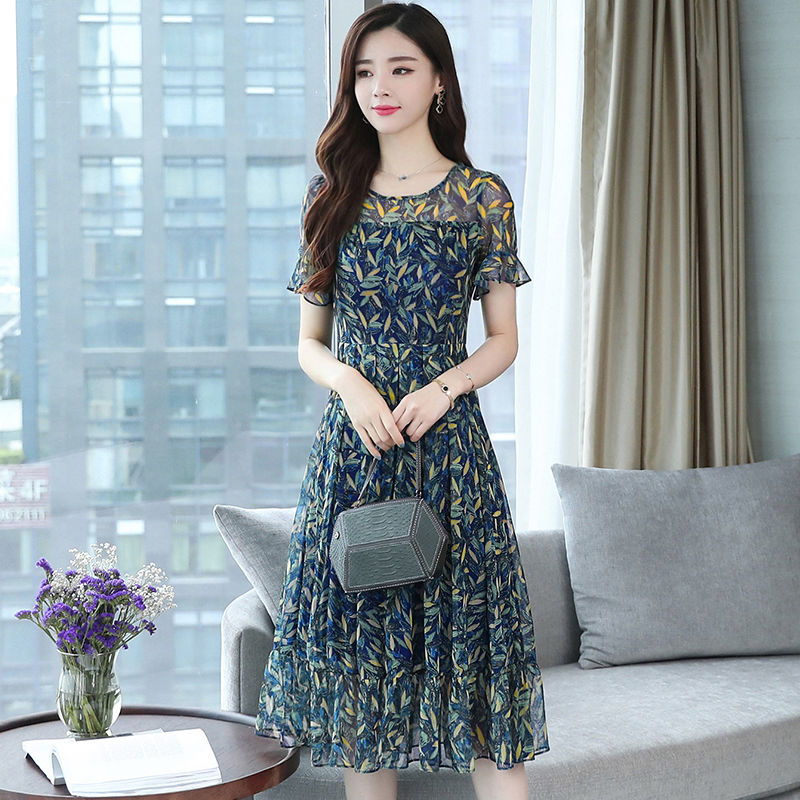 姐姐比我大5岁，她穿了这连衣裙，跟我逛街，别人都以为我是姐姐