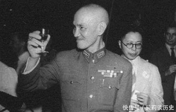 1925年蒋介石找道士算命 道士说了八个字 蒋介石脸色瞬间惨白 雪花新闻