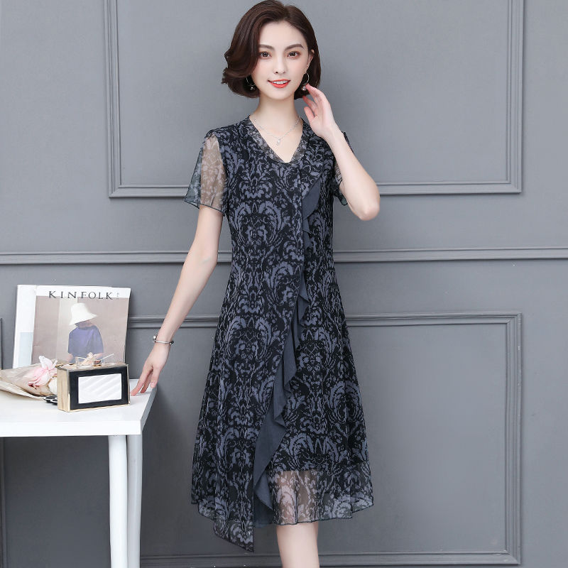 一不小心发现一种“减龄裙”,适合四五十女人,前凸后翘性感妩媚