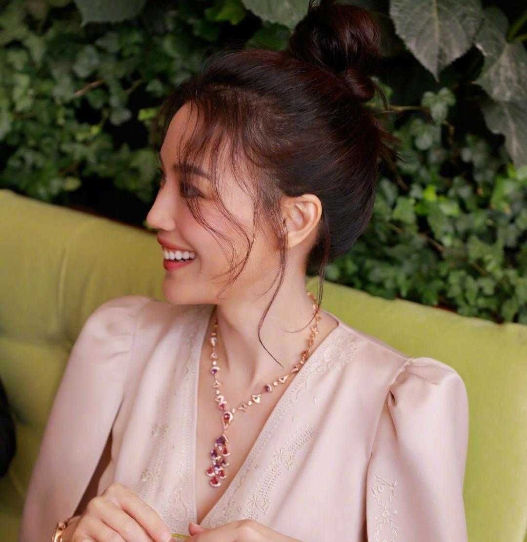  精致■初夏时节,时髦的姑娘小露锁骨,做个精致又时尚的锁骨美人