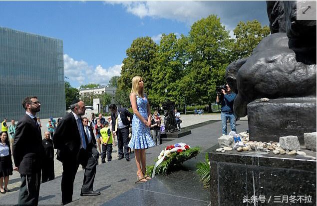 碎花裙伊万卡携库什纳亮相德国，身材太傲人，网友:又撒狗粮了