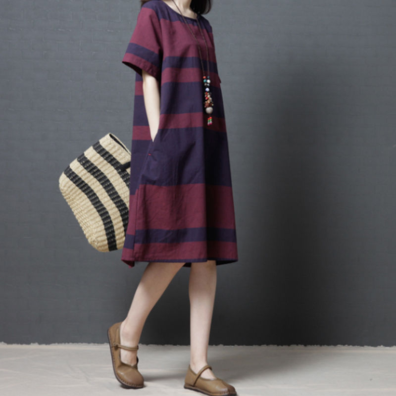 别再牛仔裤配外套了，城里姑娘都在穿藏肉裙出门，简直美死了