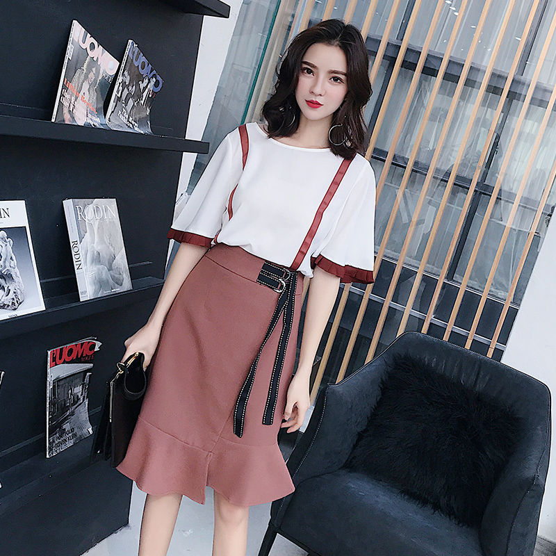 这半身裙真洋气，80后女人穿巨有魅力，显嫩更气质