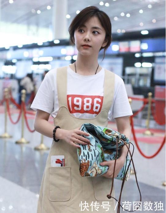  『选择一些』年龄不能变用衣服来凑，今年流行的“减龄”打扮，显小又显“嫩”