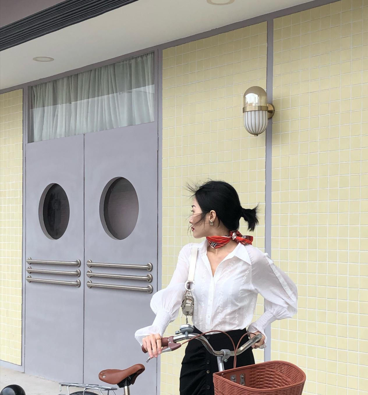  『会看起来』奔四女人“装嫩”穿搭,简约时尚又减龄,时髦精致又有女人味
