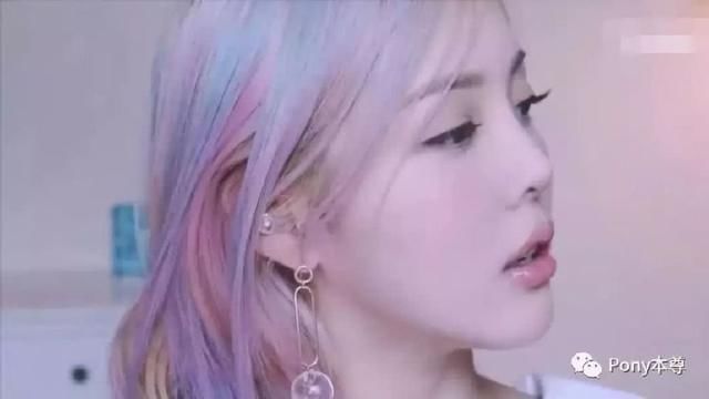 枫叶妆不再流行，跟着彩妆女王Pony画美人鱼才有的透明玻璃球妆!