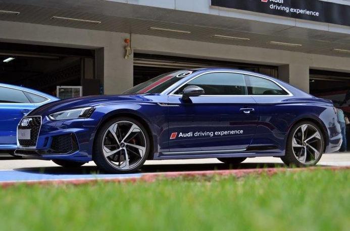 奥迪跑车体验 - 奥迪RS5轨道驱动器