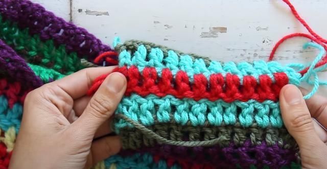  #融入#这样的钩针衫时尚又洋气，大胆融入自己喜欢的配色，彩虹衣教程