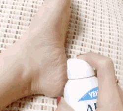 当身体乳喷遍全身，婴儿般的水润肌肤迅速封锁~