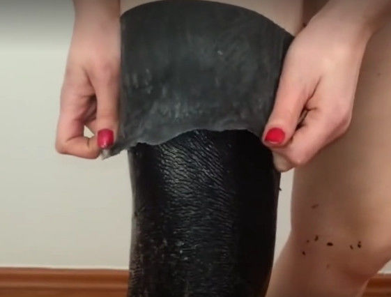 女子作死将全身涂满脱毛膏，撕下来的瞬间让人看完酸爽