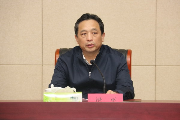 梁平同志来我厅宣布省商务服务中心主要负责人任命