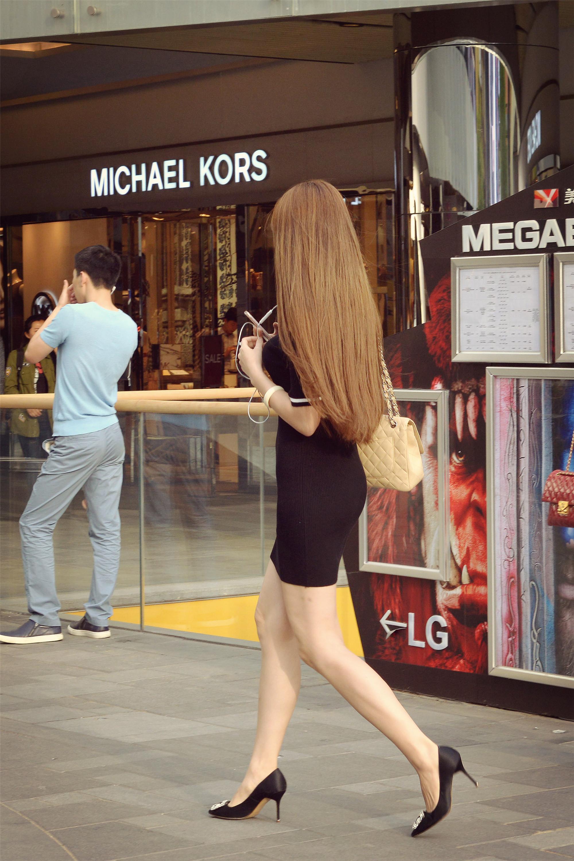 是不是身材丰盈的姑娘穿紧身裙才更漂亮？