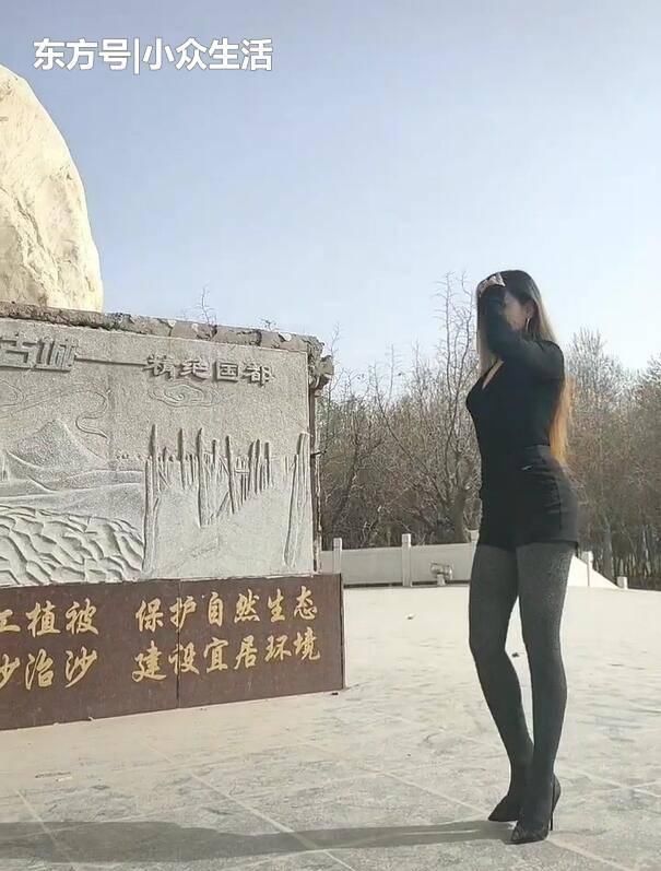  好处|街拍：妹子穿热裤有什么好处?再也不愁个子矮了!