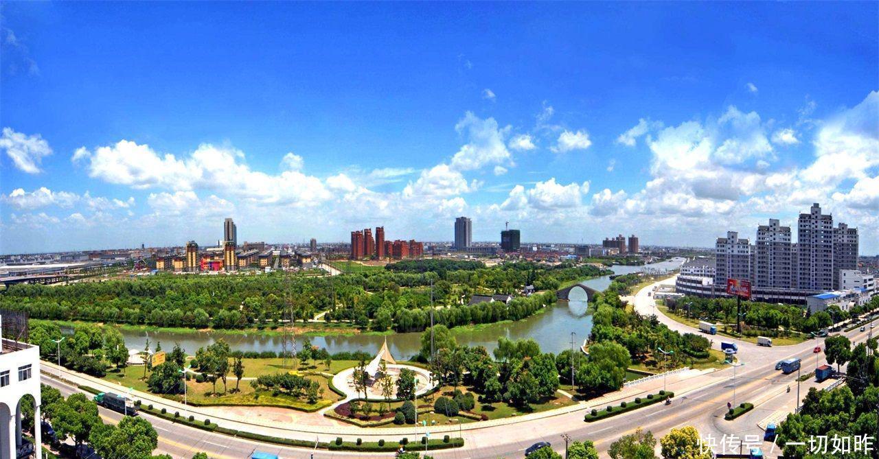 江苏最发达的城市，GDP近2万亿，但市区却没高楼，至今也无机场
