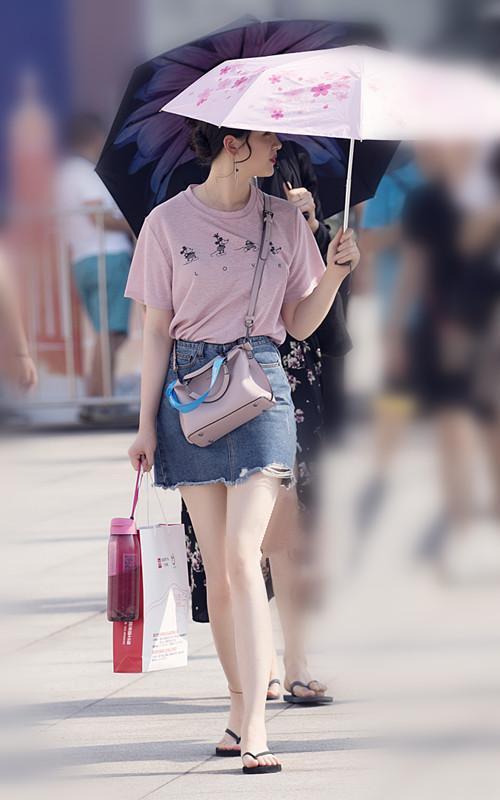 北京街拍:三里屯街头的美女,迎来的全是赞美的眼光