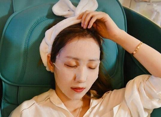  别乱敷：女人冬天化妆，会先敷一片补水面膜？不懂别乱敷，可能让皮肤变差