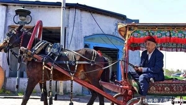 新疆有一条街在全国火了！美成童话小镇，无数游客被惊艳！