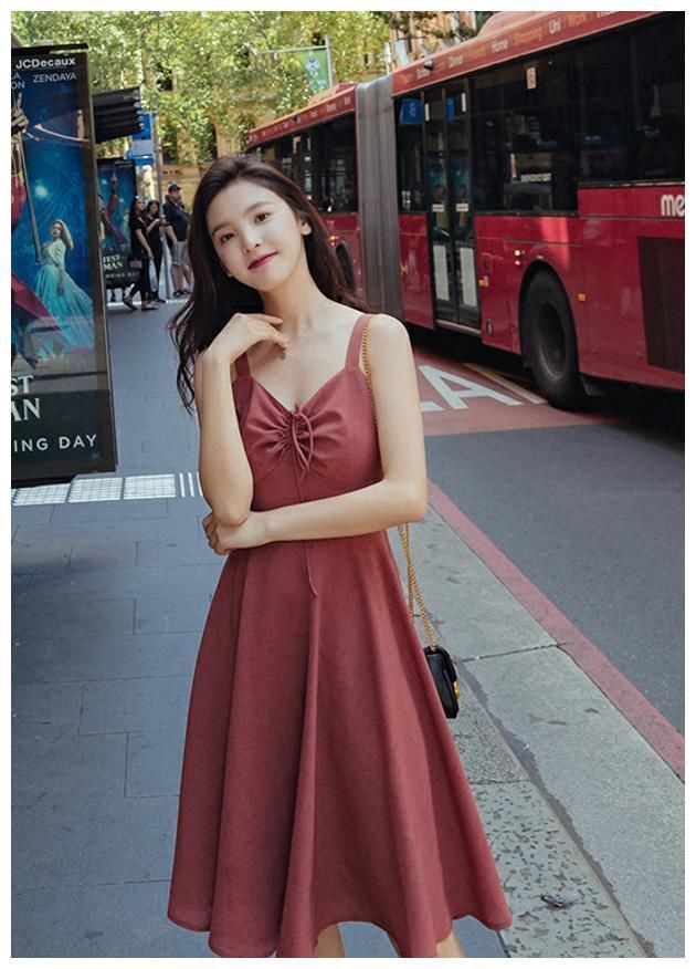 街拍：图2亭亭玉立，图4身材有型，图6娇俏魅力