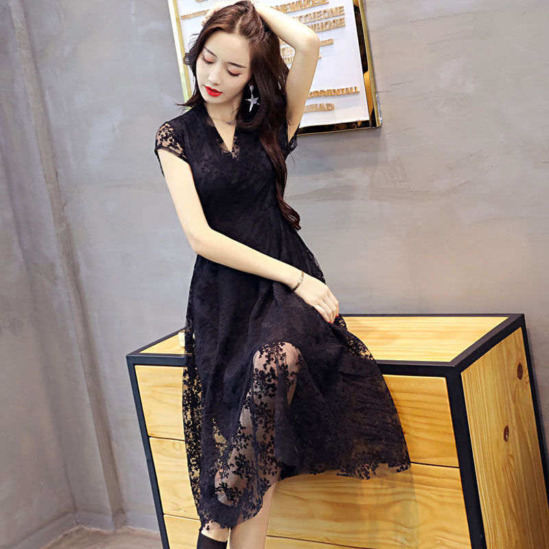 1米55的女朋友真的会搭配，穿这几蕾丝裙+高跟鞋，洋气又显高