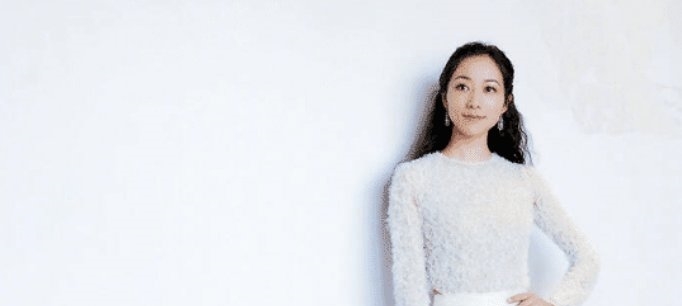  『眼神』韩雪扣子裂开, 被杨迪用眼神暗示后, 她的救场动作值得大家学习