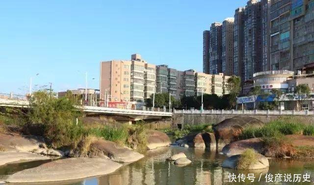 真正的历史古城，一条路上的古籍都要赶上故宫了