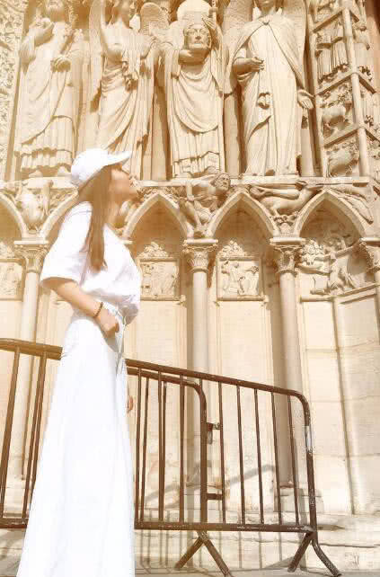 “小包总”的最爱现身机场，原来喜欢这样的，网友：素颜美呆了！