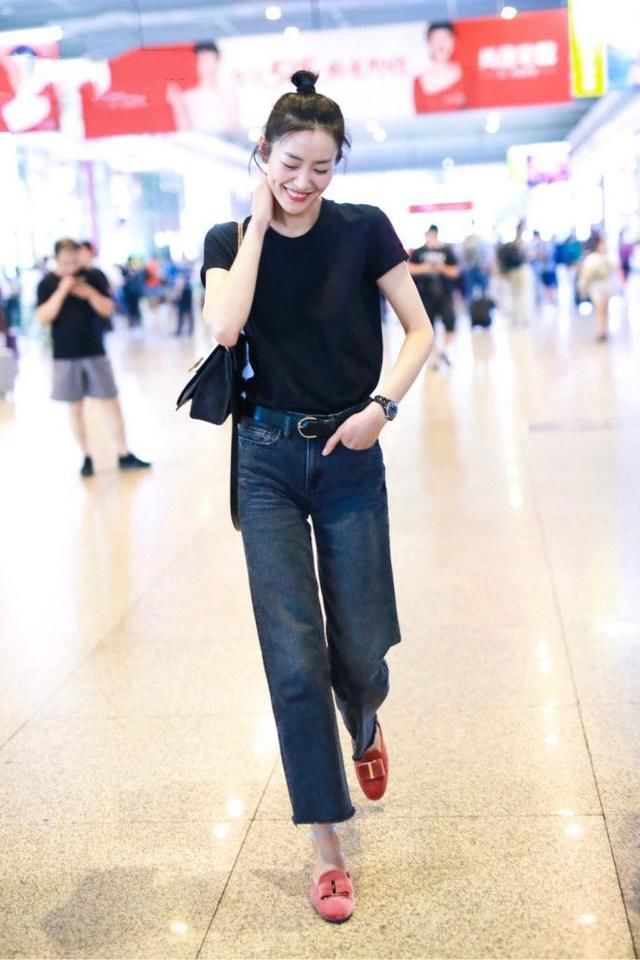刘雯裤腰带都得绕两圈，想穿牛仔裤真难！