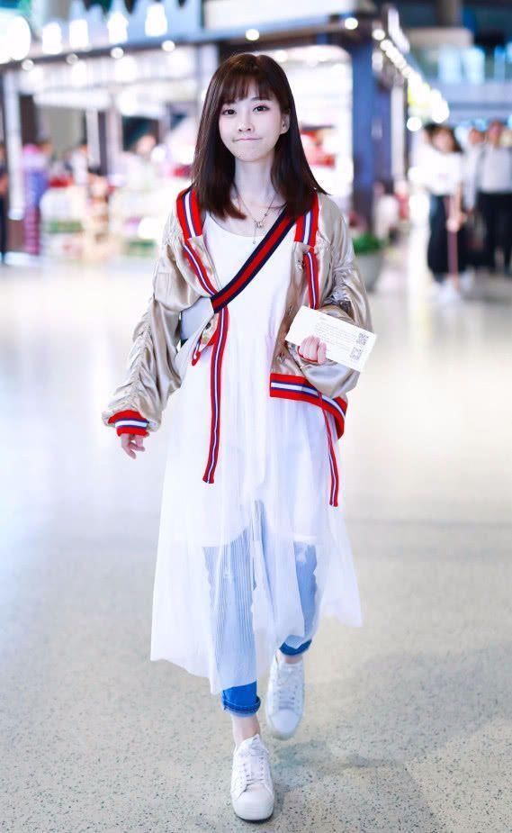 冯提莫真是有“心机”了，剪了个齐刘海把自己额头的缺陷掩盖了!