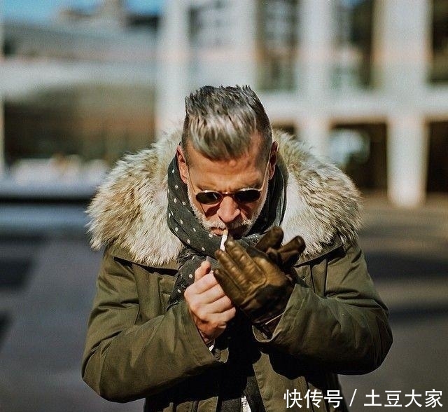 适合休闲场■下雪了,男人们这样系围巾才够撩!