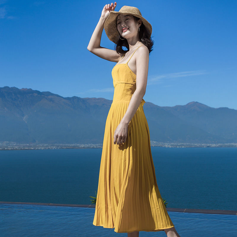 上身丰满的女人就穿紧身裙子，凹凸窈窕，魅力爆棚