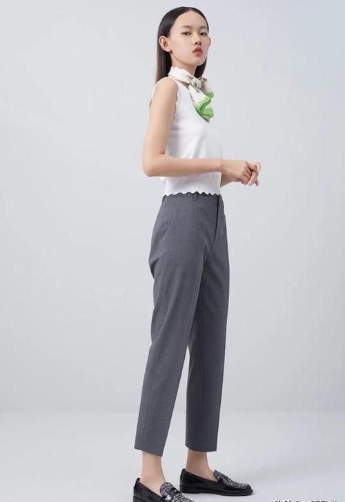  [着装]一条完美裤装或半裙，提升着装质感同时，还能给上衣带来一次新生