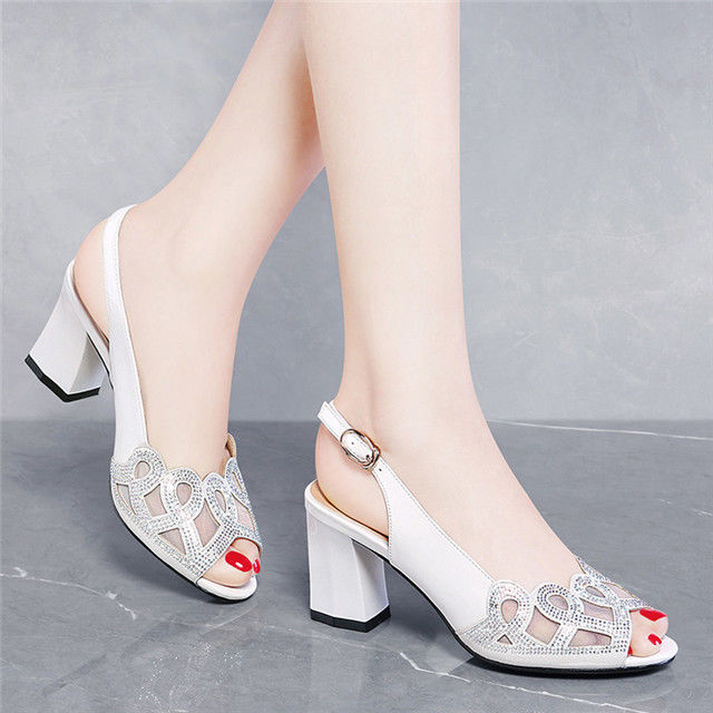 三伏天，还穿什么小白鞋?这几款性感十足的高跟鞋，女人味十足哇