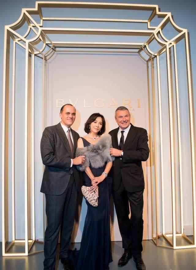 刘嘉玲从来都是穿衣范本，但这件裙子下半身真让她难堪！