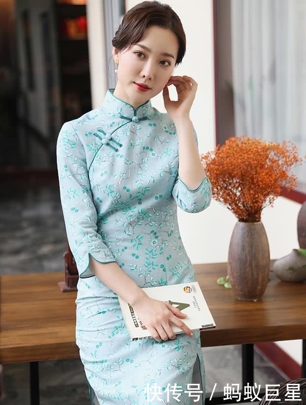 【低调】今年流行穿“旗袍”,初秋穿这件,低调彰显优雅知性的女人味