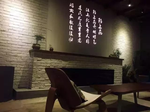 工作20年就退休，带4个闺蜜归隐山林，过上神仙般的生活