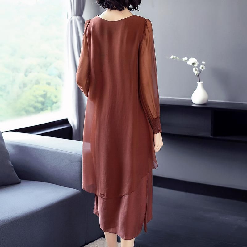 太美了吧!51岁婆婆,中秋穿上新款秋裙,惊艳众人,比我还美嫩