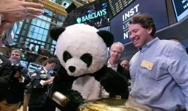 雷军上市敲钟穿得像新郎，画风喜庆我不敢看，史上最全敲钟攻略