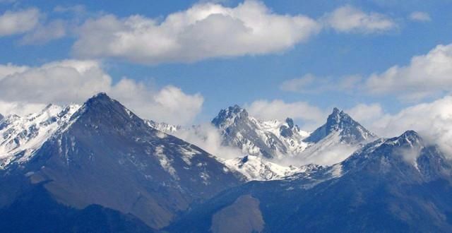 飙拢“川西咽喉”耍雪，打卡无边池的网红云海，元旦就去这！