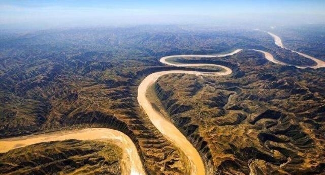 黄河发现四尊镇河“千年铁牛”，如今依旧崭新，专家都无法解释