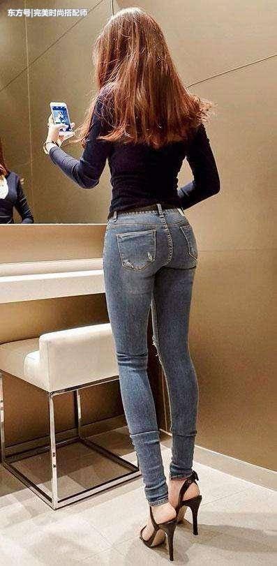 紧身裤让性感的女人有一种天生的气质，成为街边焦点