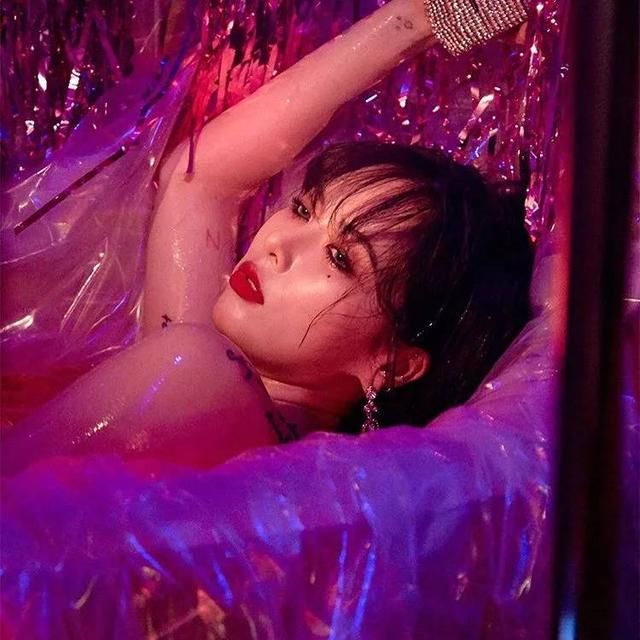 金泫雅｜19禁的性感小野马回归了，她为何如此迷人？