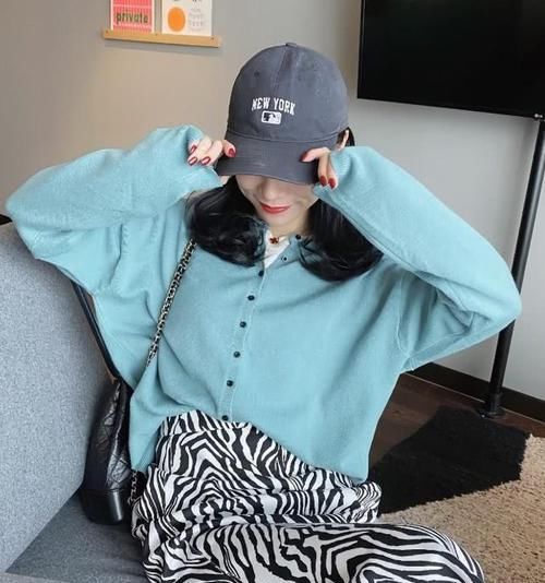  『初春』最近火了一种初春搭配，减龄又有气质，120斤都能穿出女神范儿