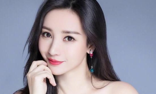  【柳岩】柳岩直播间大气征婚交友，这么多年由于性感迷人品牌形象她被耽搁了