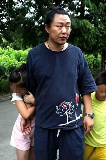 好心帮小孩被疑是骗子！只因他有纹身？最后警方说话了……