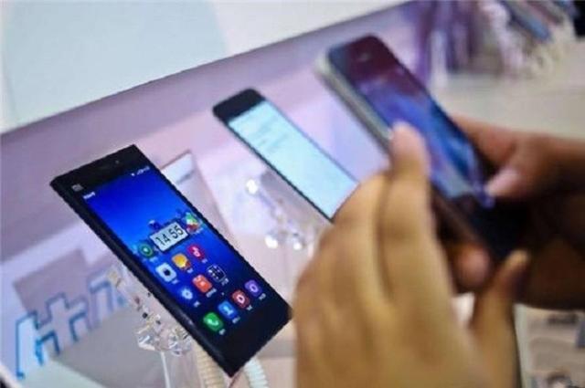 火车站“借手机”骗局！不借不行，每天都有人上当！