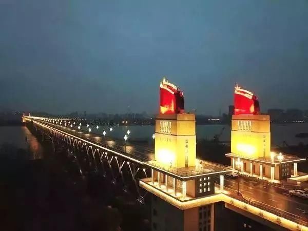 明日，长江大桥正式通车