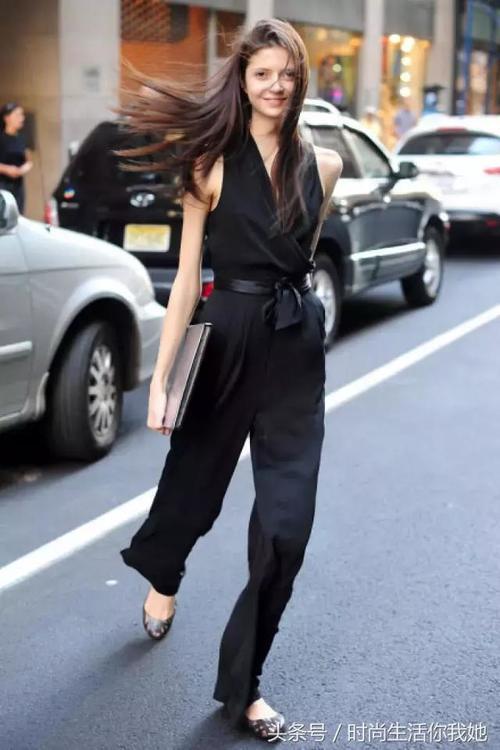 今夏最“清凉”的时髦搭配“吊带背心+阔腿”，让你回头率200%！