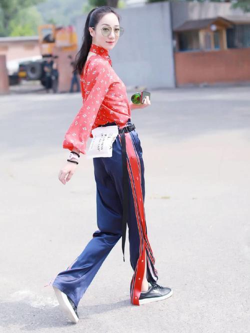 这两位女星称得上干净，她俩都爱阔腿裤，这样穿不露光